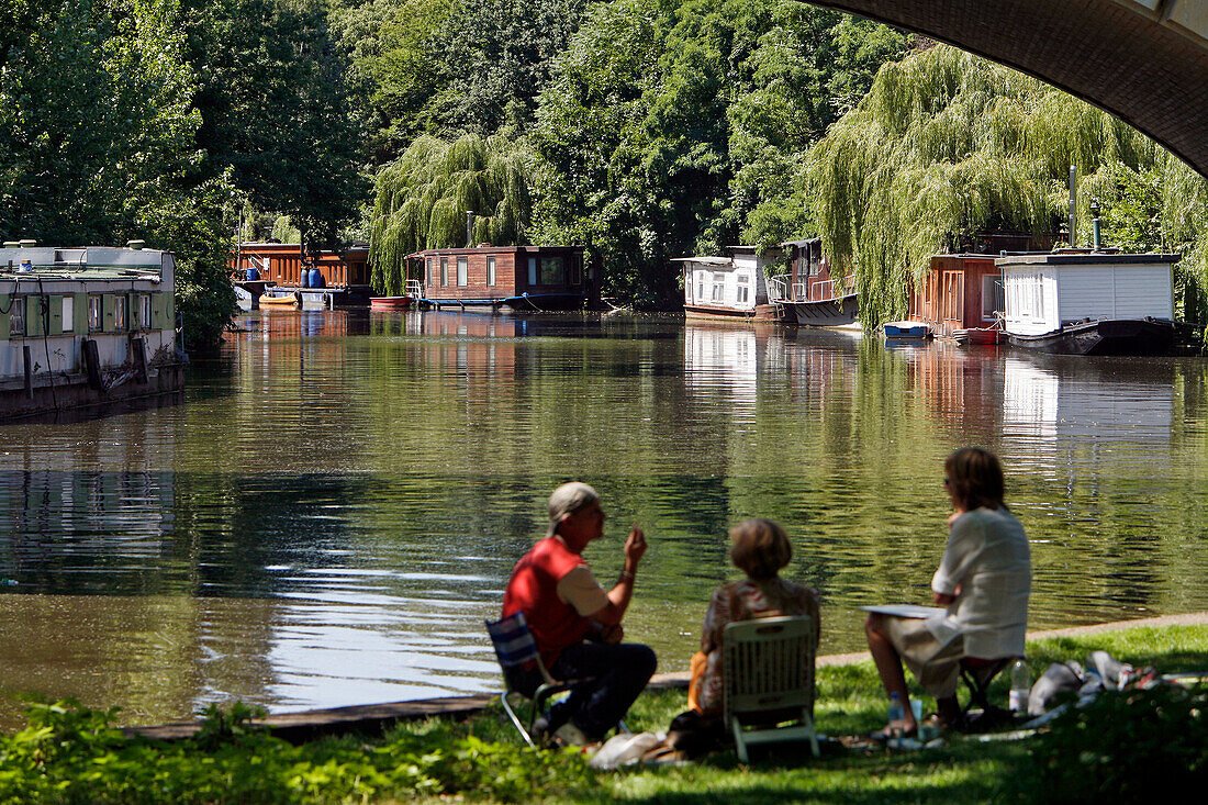 picnic scene in Tiergarten