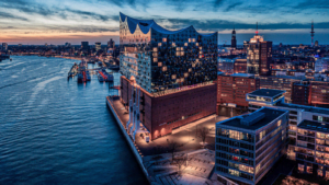 Top Hamburg Sehenswürdigkeiten wie Reeperbahn, Elbphilharmonie und Speicherstadt