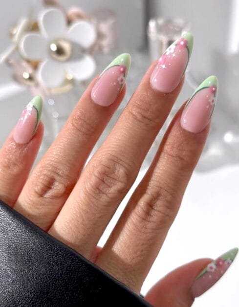 A chic and modern almond-shaped manicure
