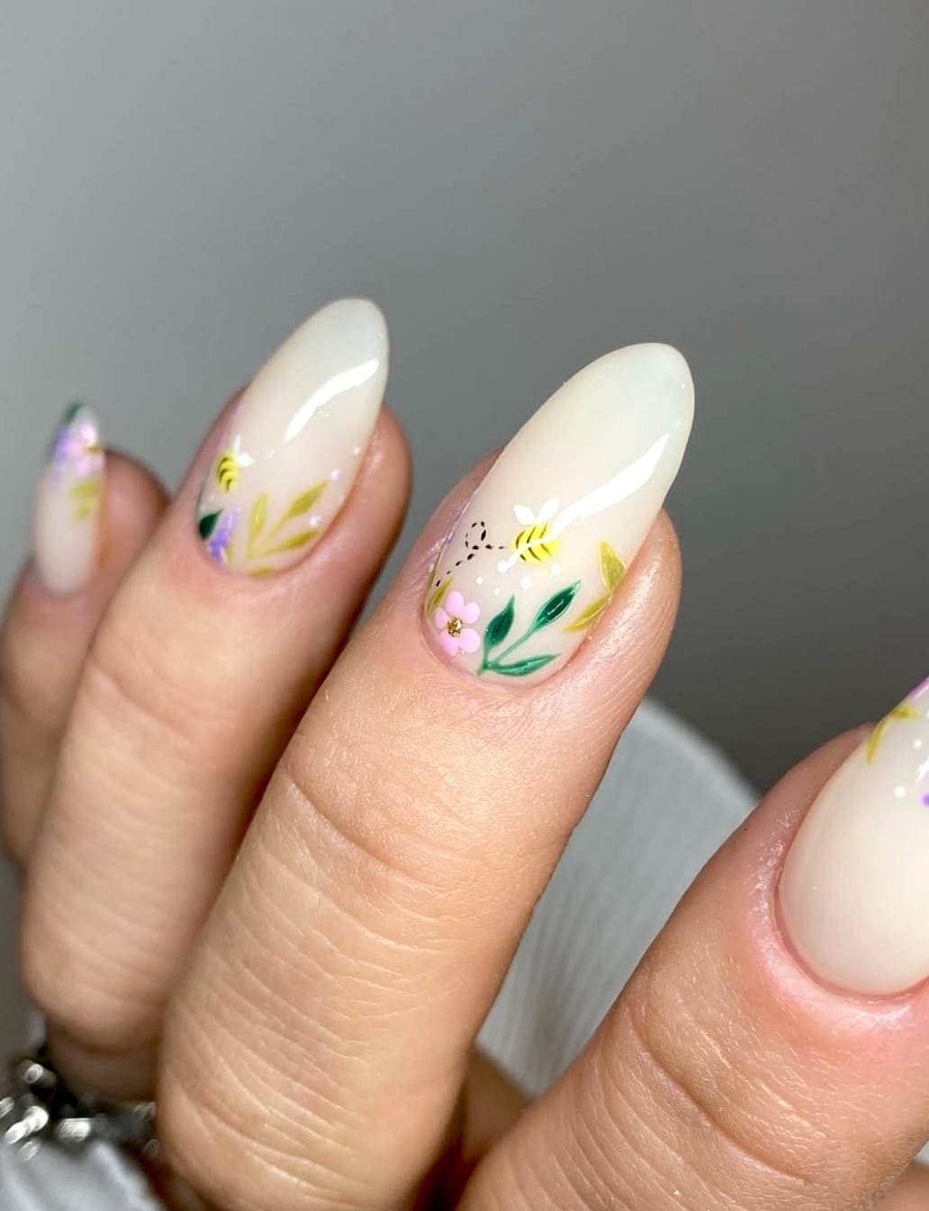 Tiny Bloom & Buzz: Spring Nail Art