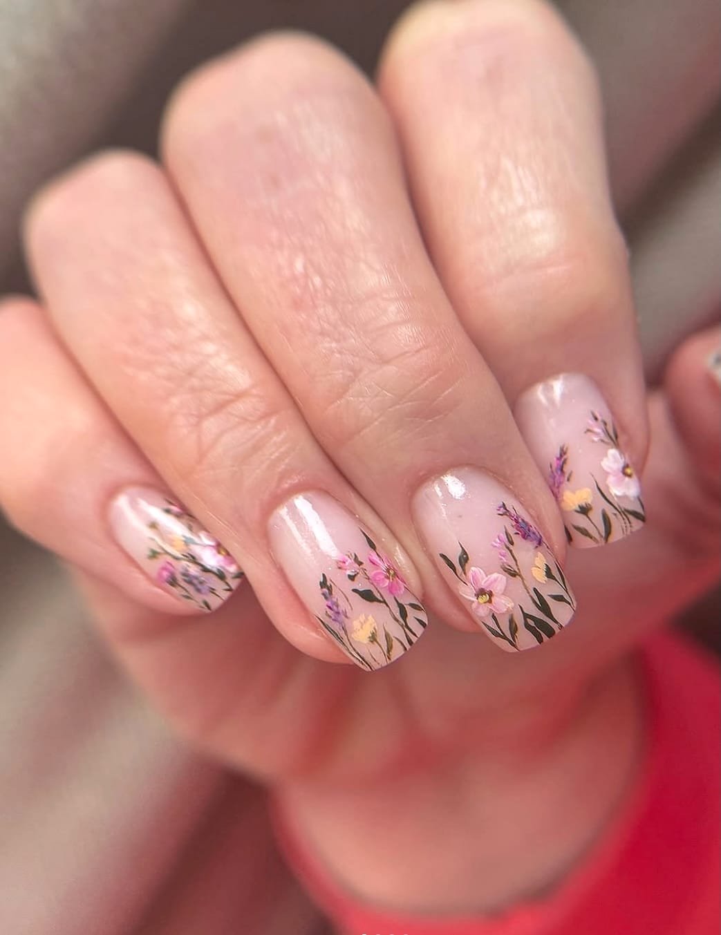 Meadow Bloom: Delicate Floral Nails