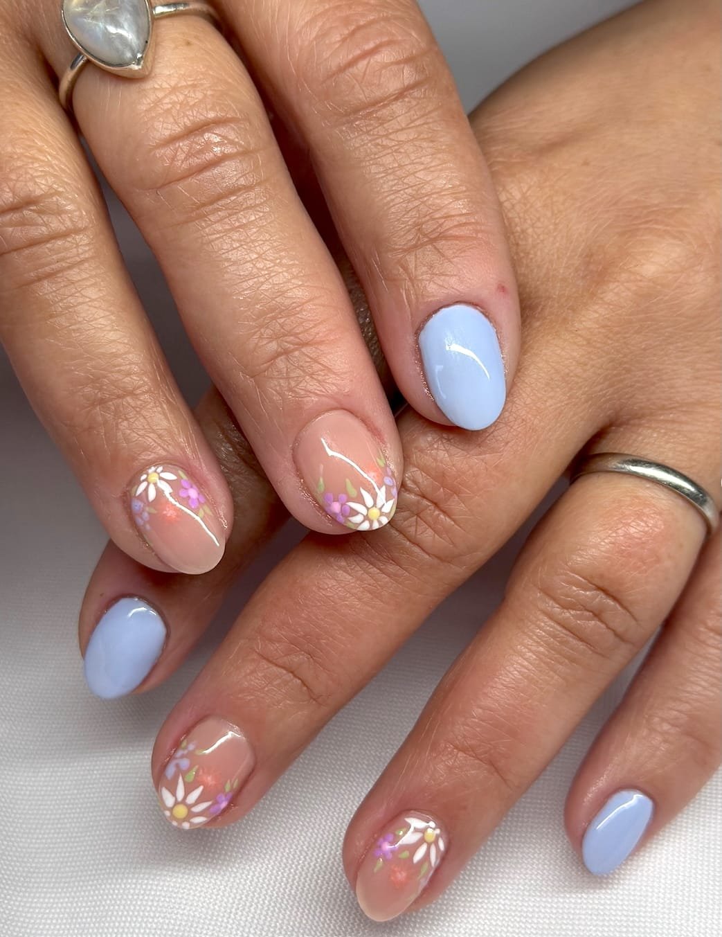 Light and nude shades: Spring Nail Art