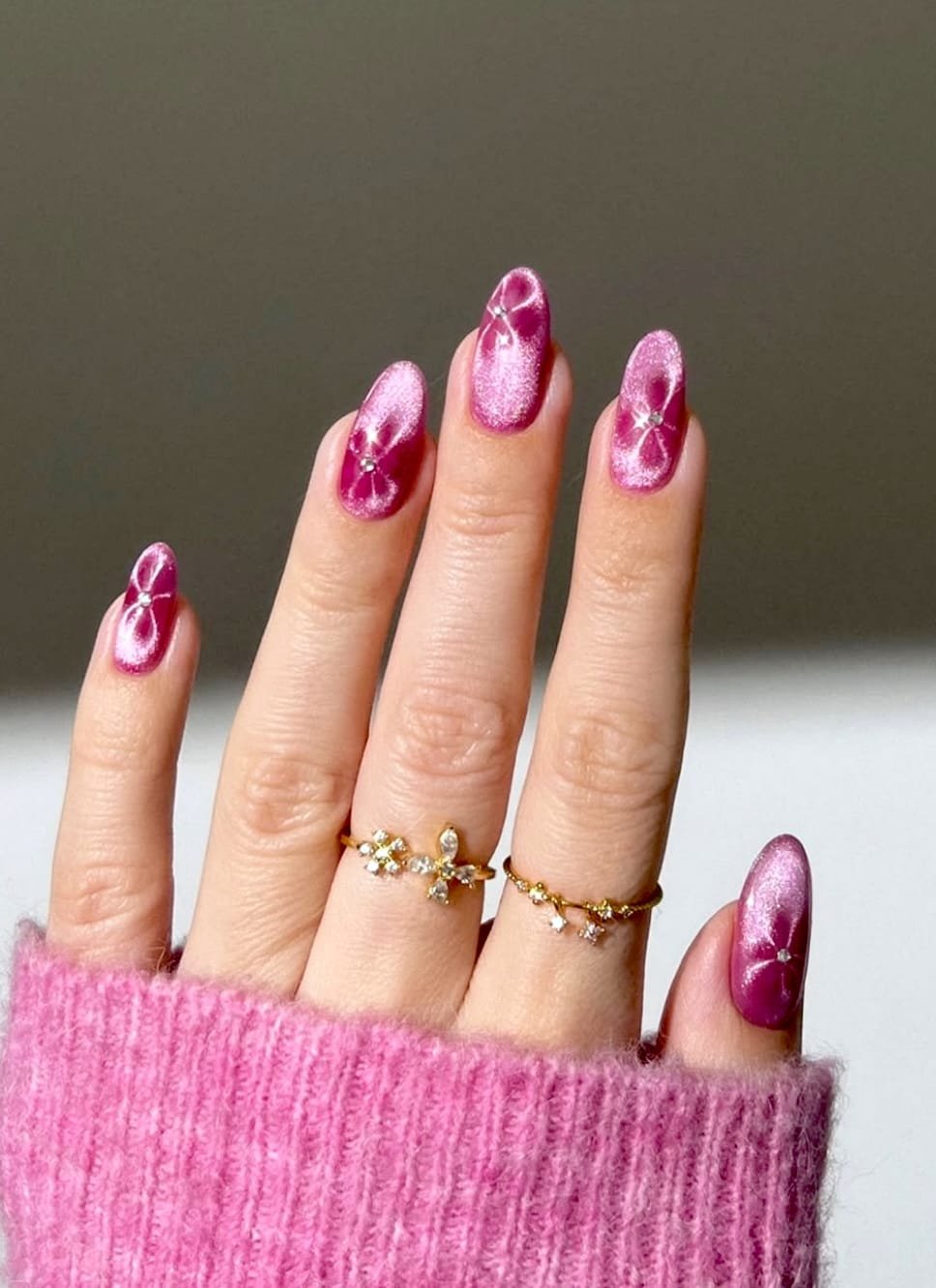Glittery pink manicure