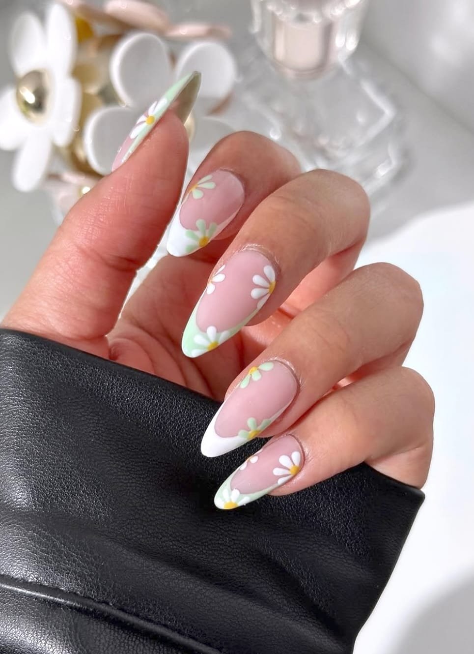 Daisy Dreams: Spring Stiletto Nails