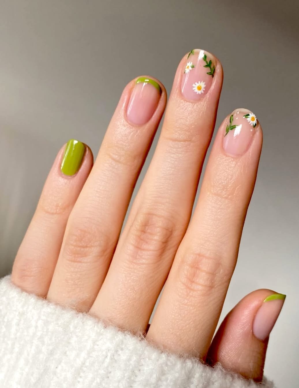 Daisy Greens: Spring Botanical Nails