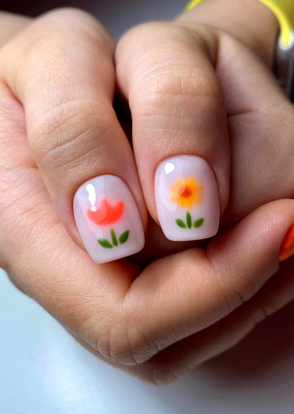 Simple Sunshine: Spring Floral Nails
