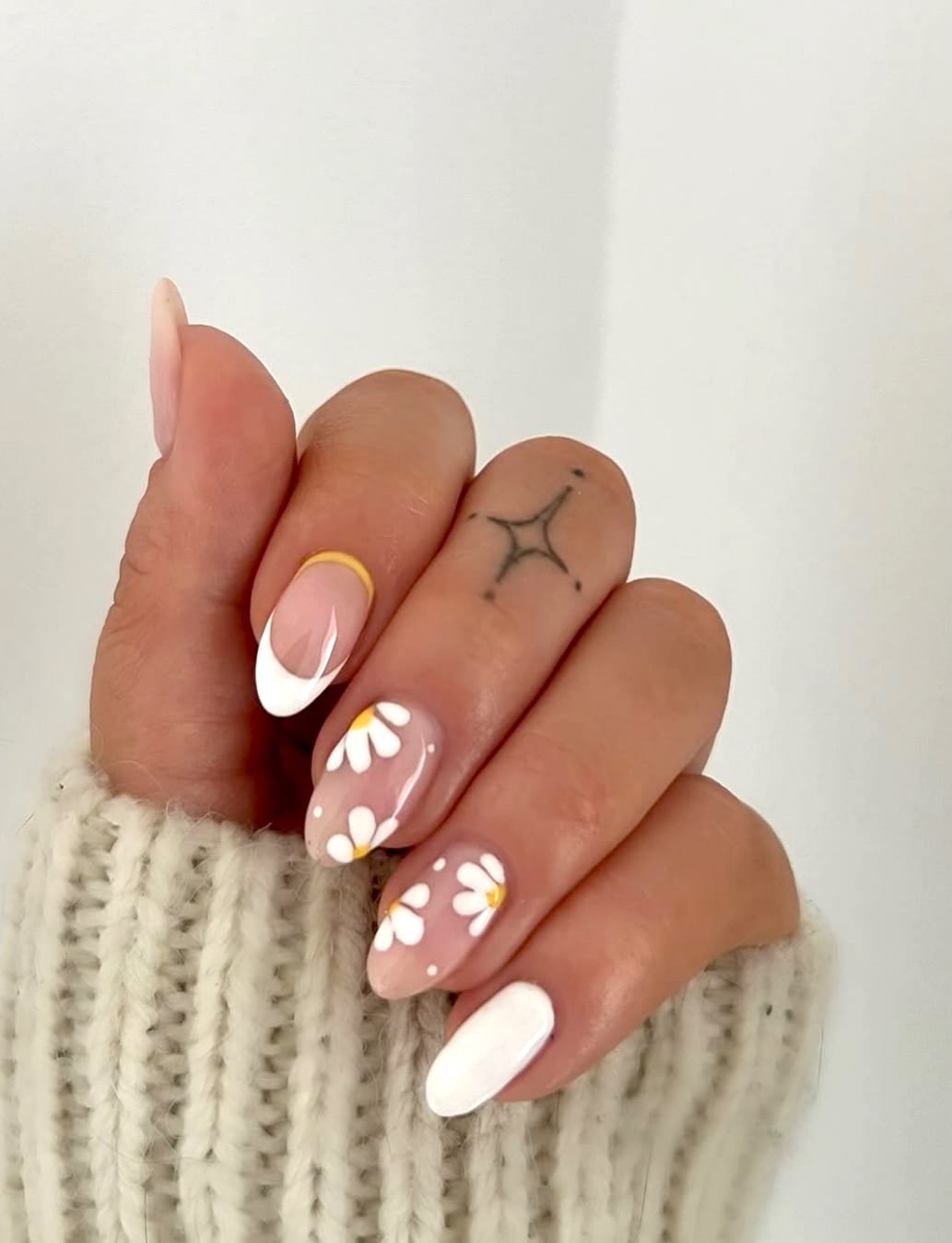 Daisy Days: Spring French Manicure