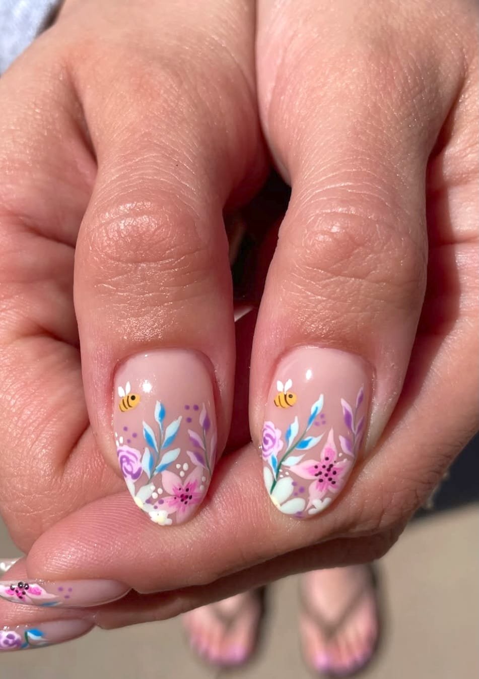 Buzzing Blooms: Spring Garden Nails