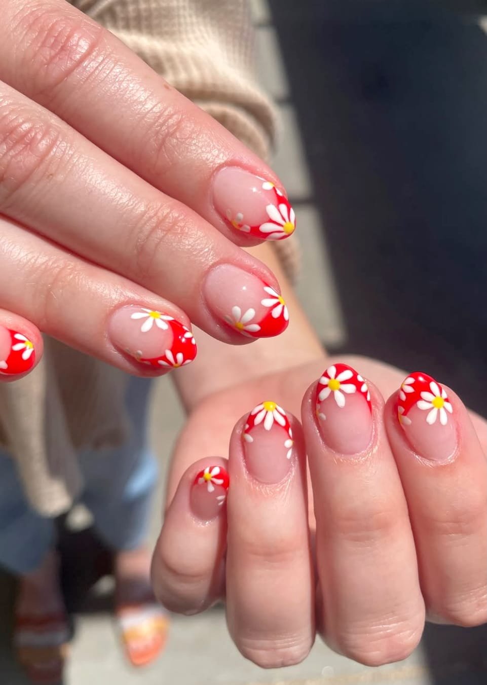 Red Daisy Tips: Spring Nail Art