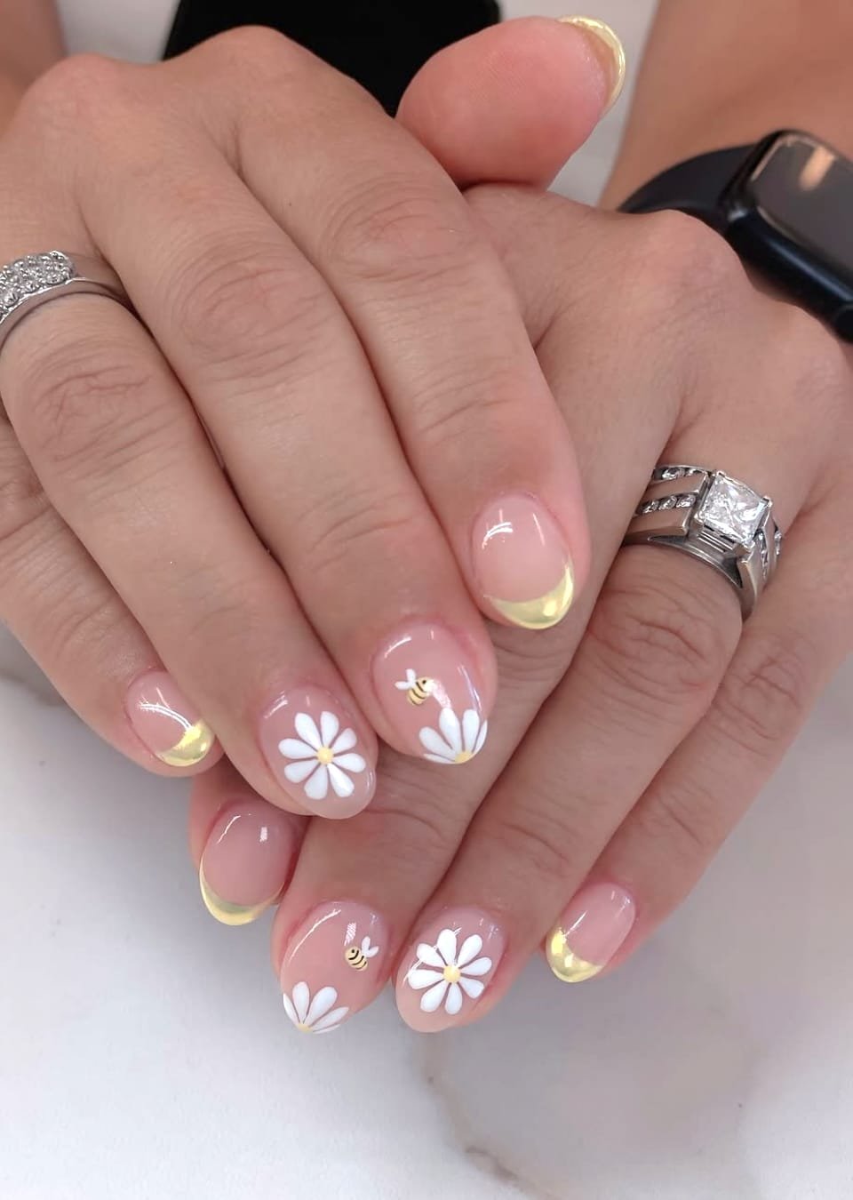 Golden Daisy Tips: Spring Nail Art