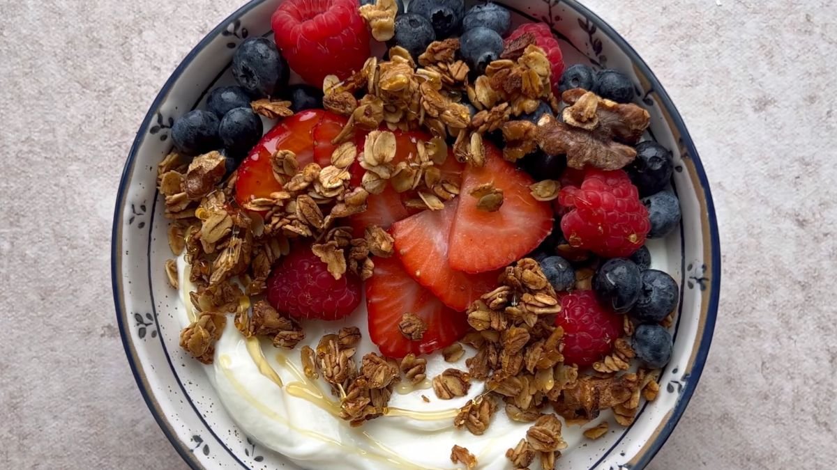 High-Fiber Granola with Greek Yogurt